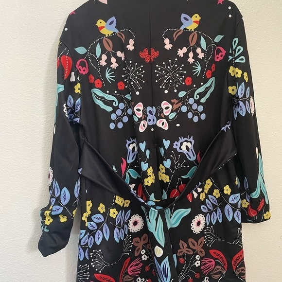 Beautiful jacket - Picture 3 of 7